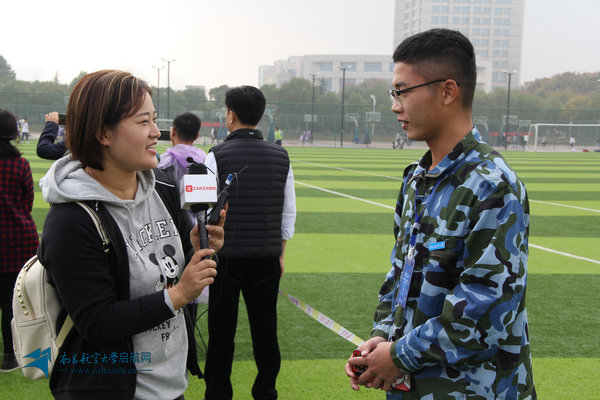 http://www.nchu.edu.cn/ckfinder/userfiles/images/体验飞行学生接受媒体采访（副本）.jpg