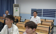 校领导与同学们共听“开学第一课” 